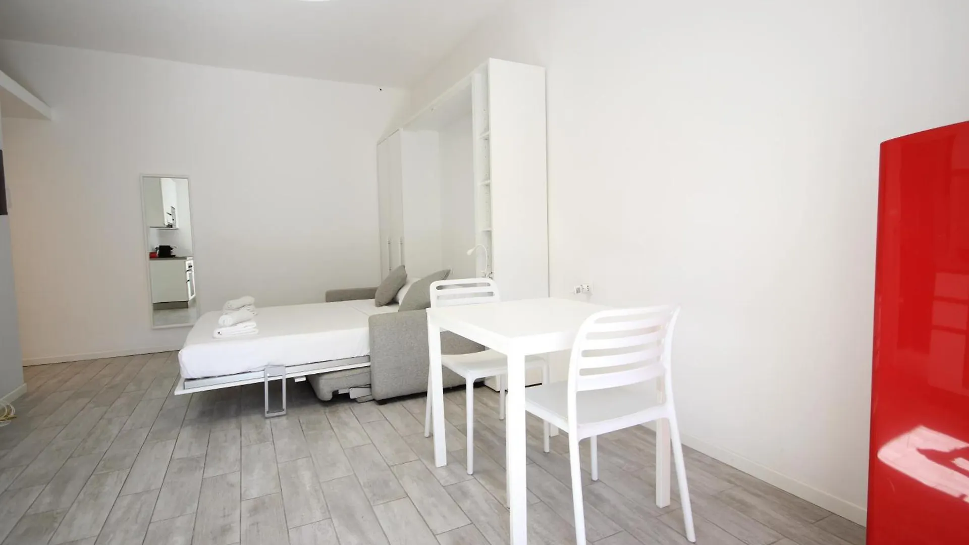 Veniero Apartment A - Sx Milan